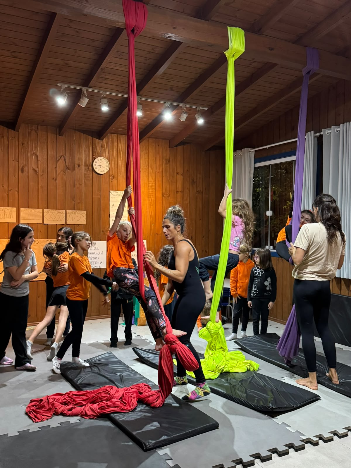 Tecido acrobático